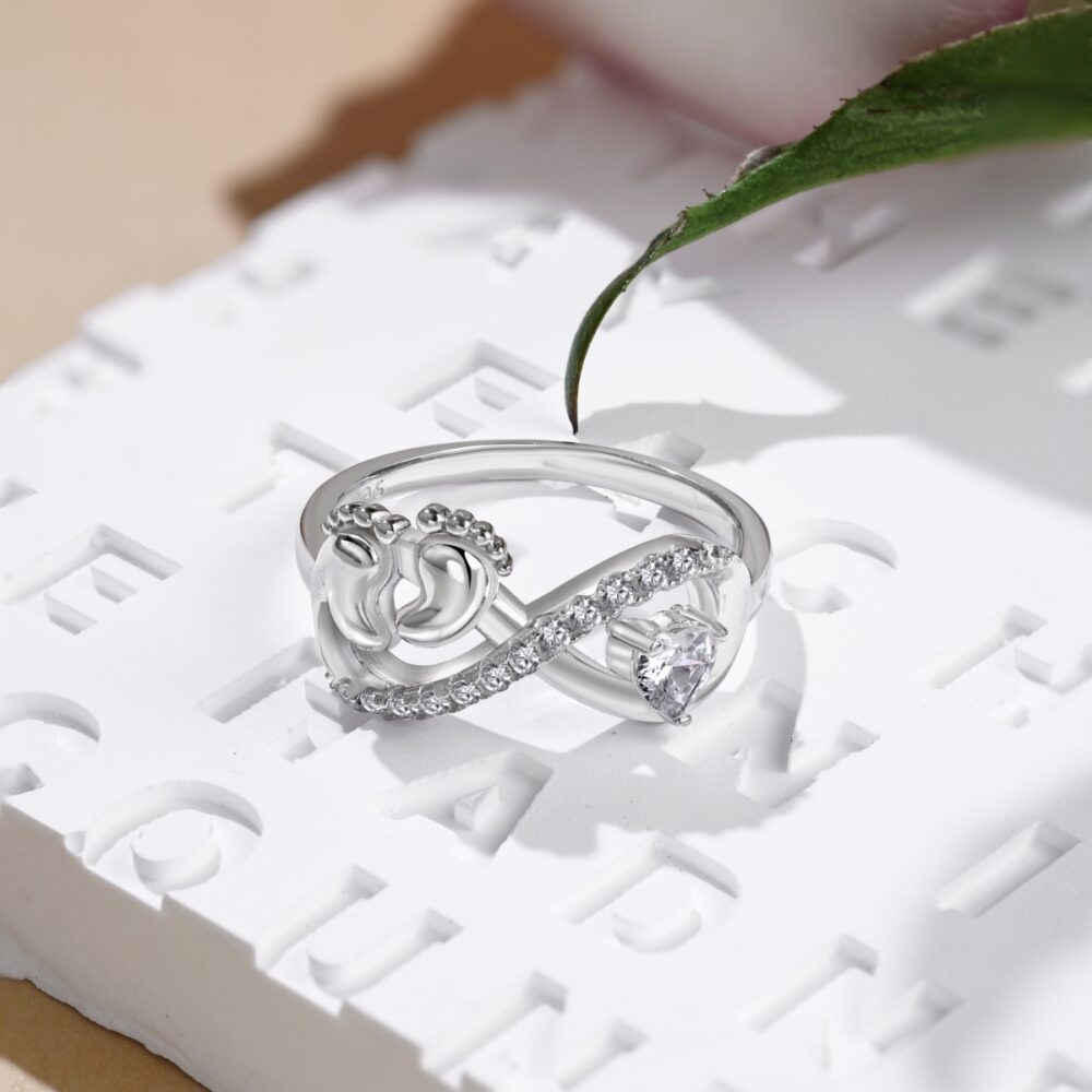 Sterling Silver infinity ring with two baby's feet shape, as a gift for mothers who newly gave birth to a new child