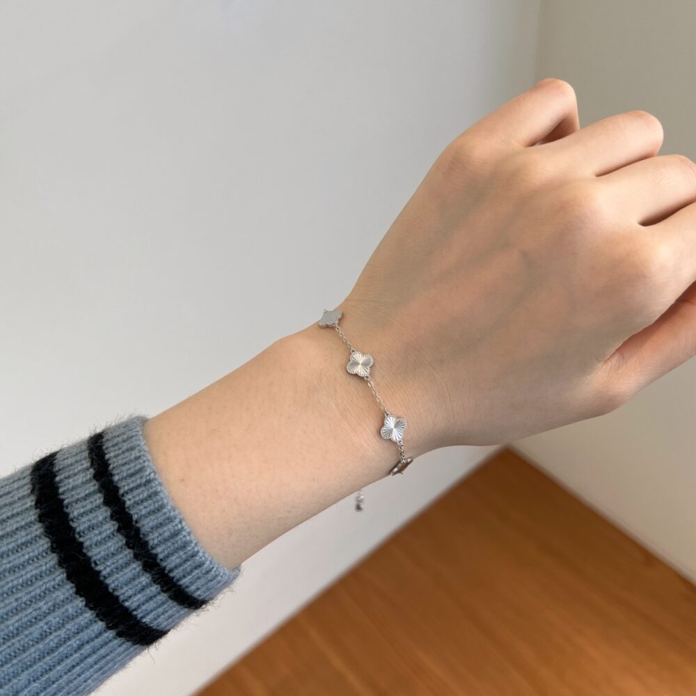 Silver Clover Essence: 925 Sterling Silver Luck Bracelet - Soft - Image 5
