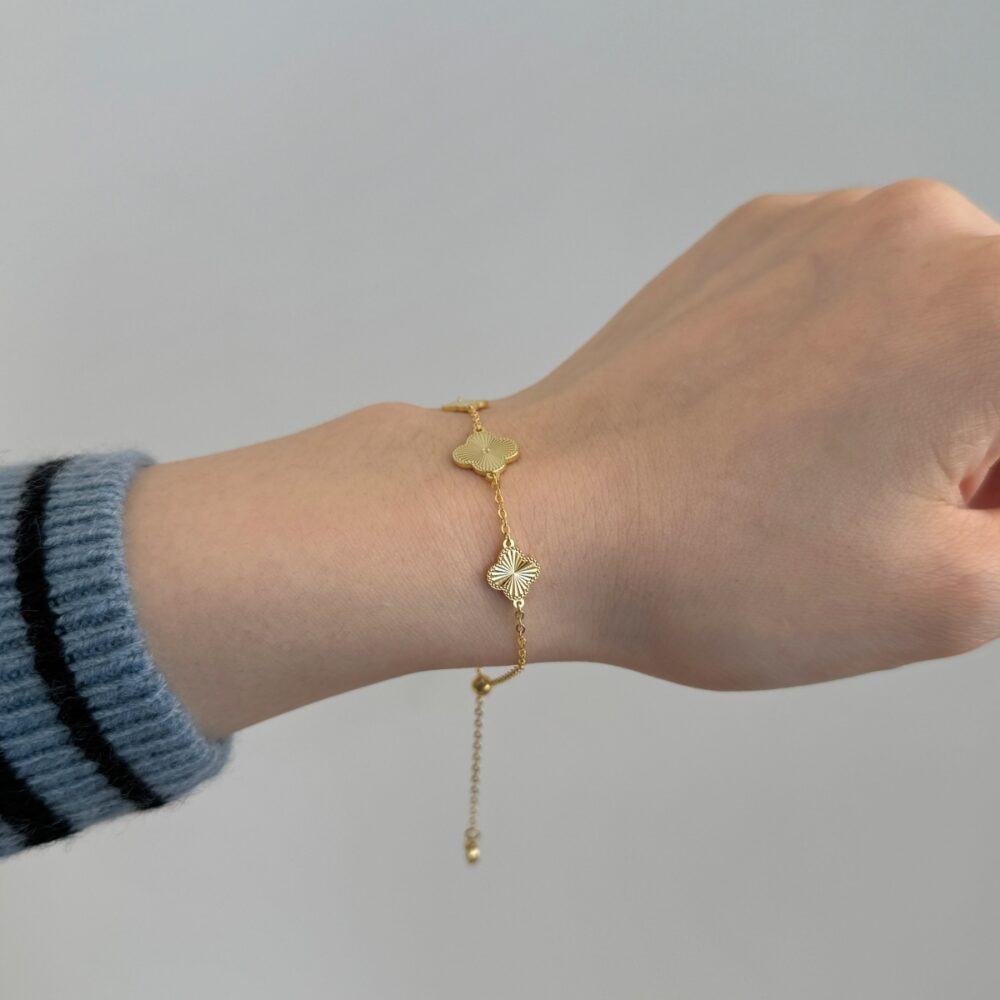 Trinity Clover – The 18K Gold-Plated Clover Bracelet - Image 4