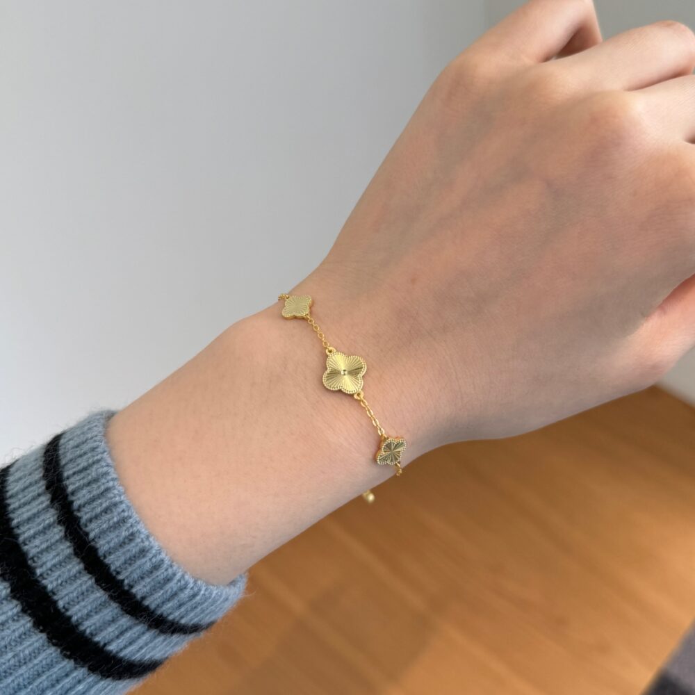 Trinity Clover – The 18K Gold-Plated Clover Bracelet - Image 5
