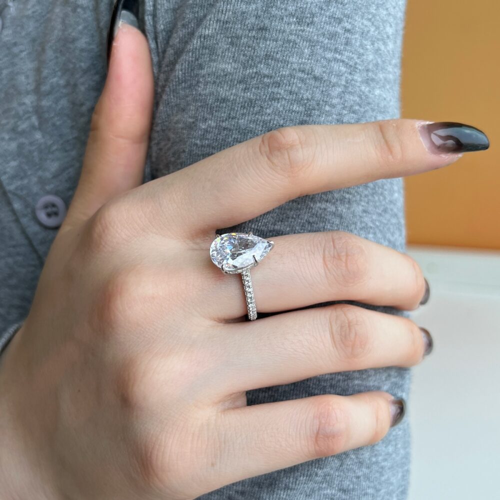 Regalia Spark – 925 Sterling Silver Ring with Large Brilliant-Cut CZ Stone - Image 3