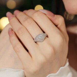 Christmas Heart – 925 Sterling Silver Chunky Heart-Shaped Zirconia Ring - View 3