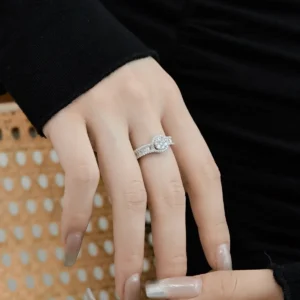 S925 silver rhodium-plated waterproof fine ring with sparkling Moissanite 5A - View 4